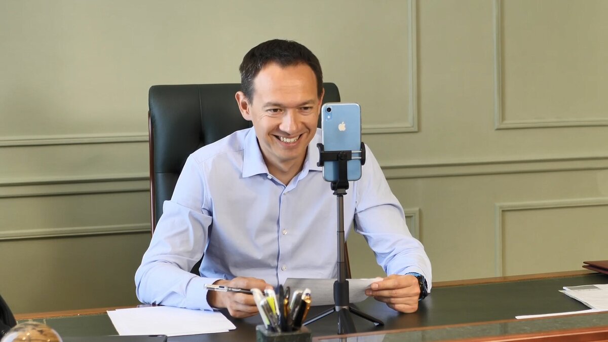 Сапунков сергей борисович администрация президента рф. Чиновники рк. Государственный служащий картинки. Политический госслужащий. Политический госслужащий.