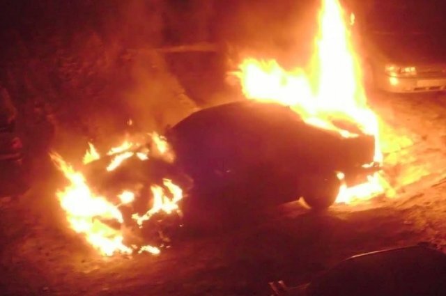    Почему в одном из дворов Петербурга сгорели 6 иномарок?