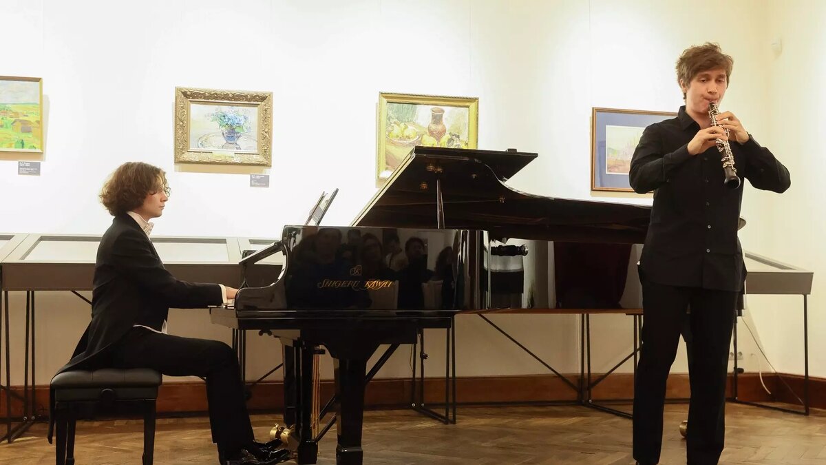     Заболеть слабоумием в старости не страшно тем, кто занимается музыкой. К такому выводу пришли ученые из Эксетерского университета. Исследователи обнаружили, что мозг музыкантов угасает медленнее, а значит, риски столкнуться с деменцией в пожилом возрасте у них ниже.