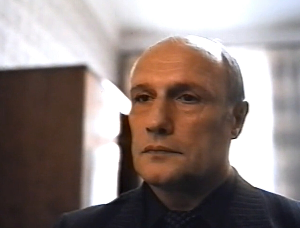 Кадр из кинофильма "Цензуру к памяти не допускаю", 1991 г., режиссер и сценарист Александр Пороховщиков, композитор Евгений Геворгян (скриншот)