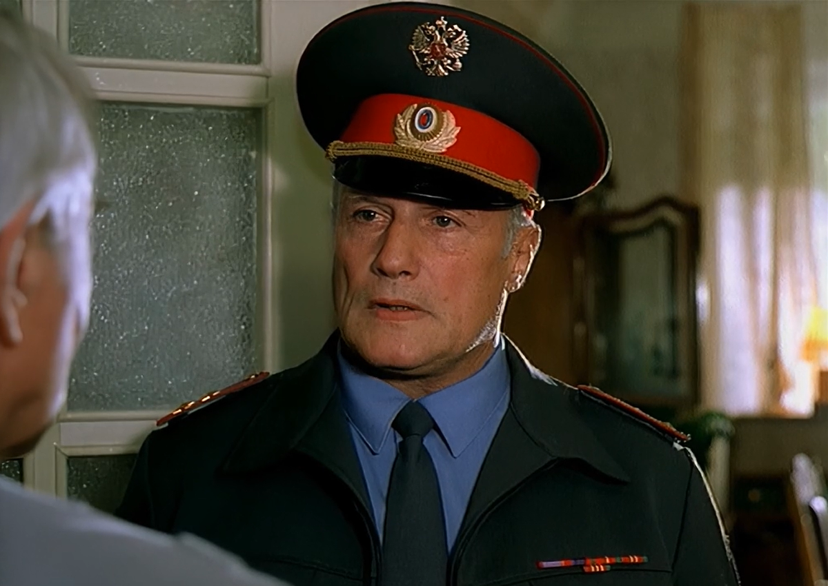 Ворошиловский стрелок 1999. Каким показан полковник в сцене