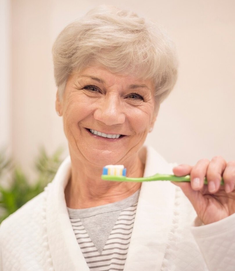 Личная гигиена пожилого и старческого возраста. Пожилой пациент у стоматолога. Вставные зубы для пенсионеров. Зубы для пенсионеров. Зубы для пенсионеров.