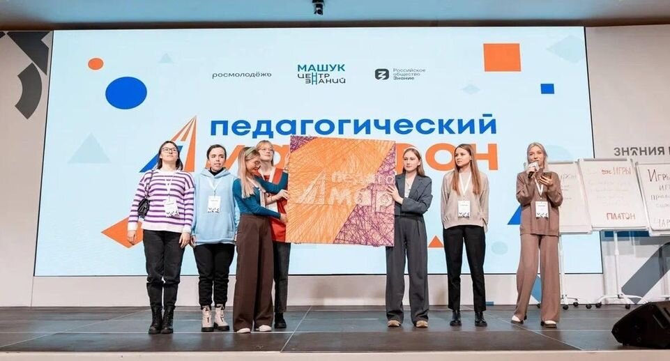 Студенты общаются. Канал со студенткой. Студентка. Студентка вуза. Красивые студентки.