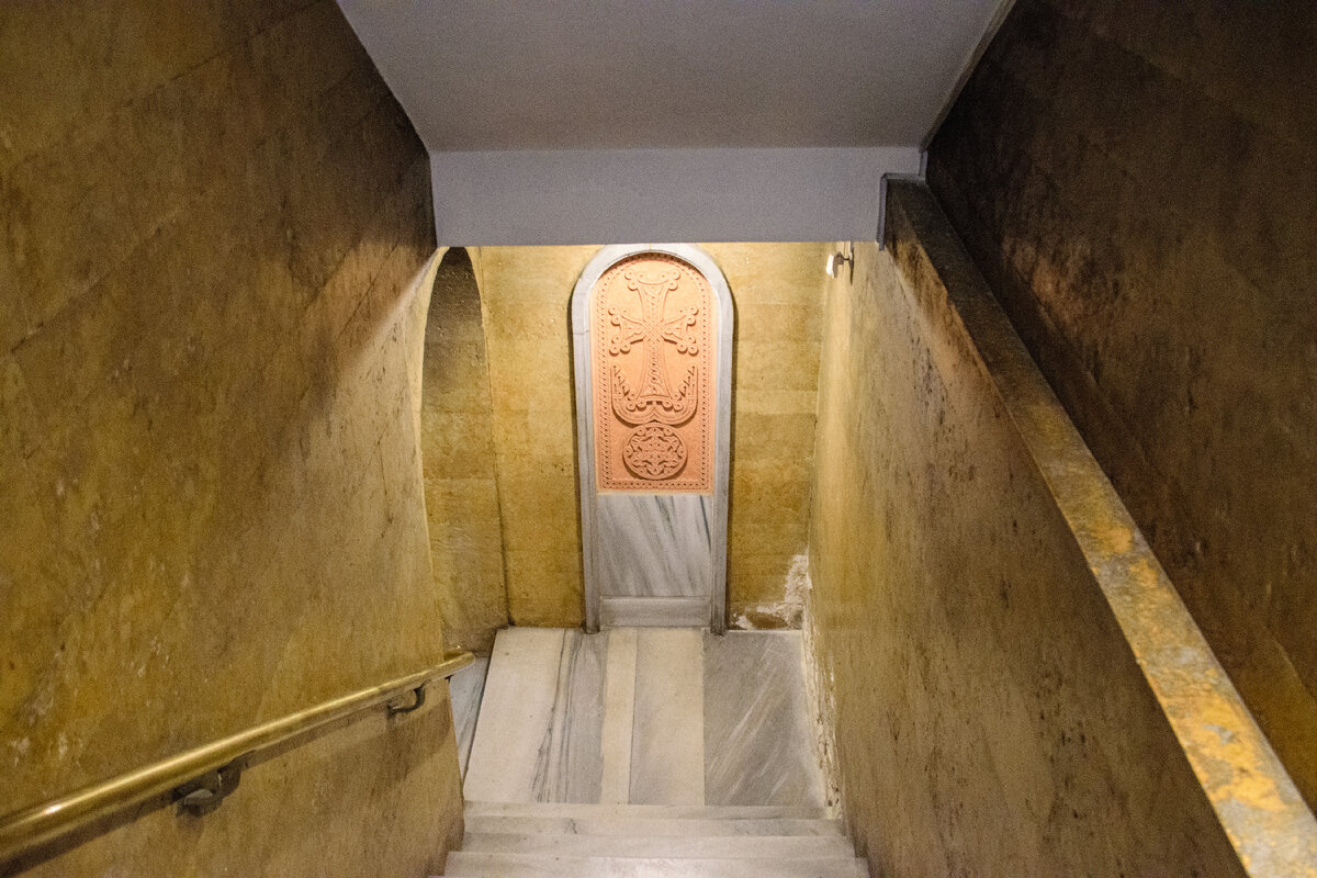 Слова при входе в церковь. Молитва перед входом в храм. Табличка с молитвой. Как всети себя в правосланом храме. При входе в храм какие.