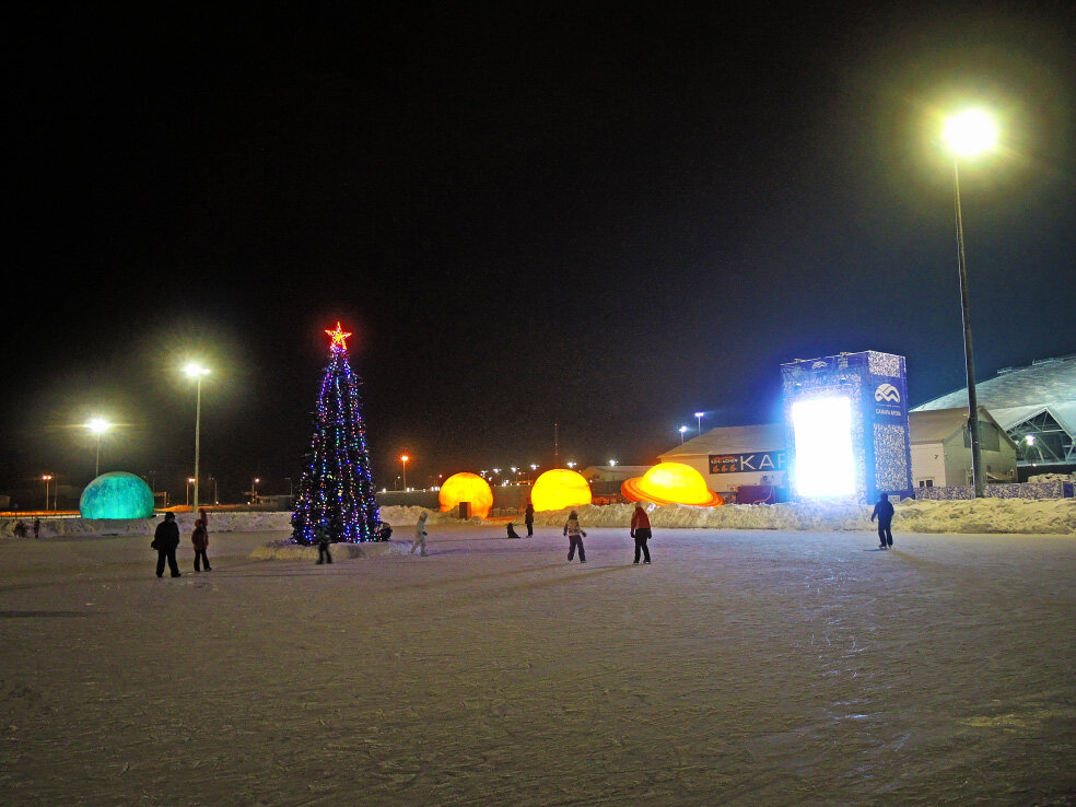 Каток нижневартовск 2022. Югра парк сургут. Югра парк каток. В сургуте открылся самый большой каток в тюменской области. Ледовый каток в корее перед новым годом.