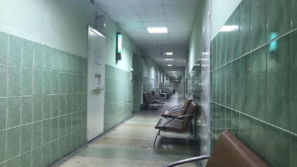     В больницу прибыли бойцы ГБР.