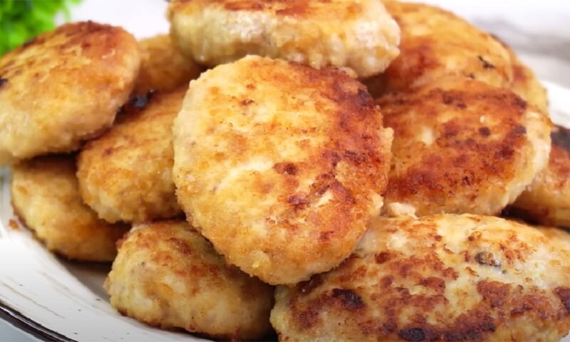 Самые сочные котлеты с особым соусом 