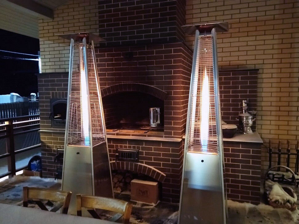 Газовые ИК камины и уличная печь в загородном доме