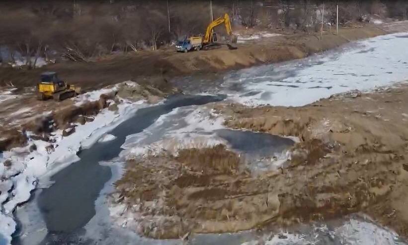 Расчистка русел рек в Приморье