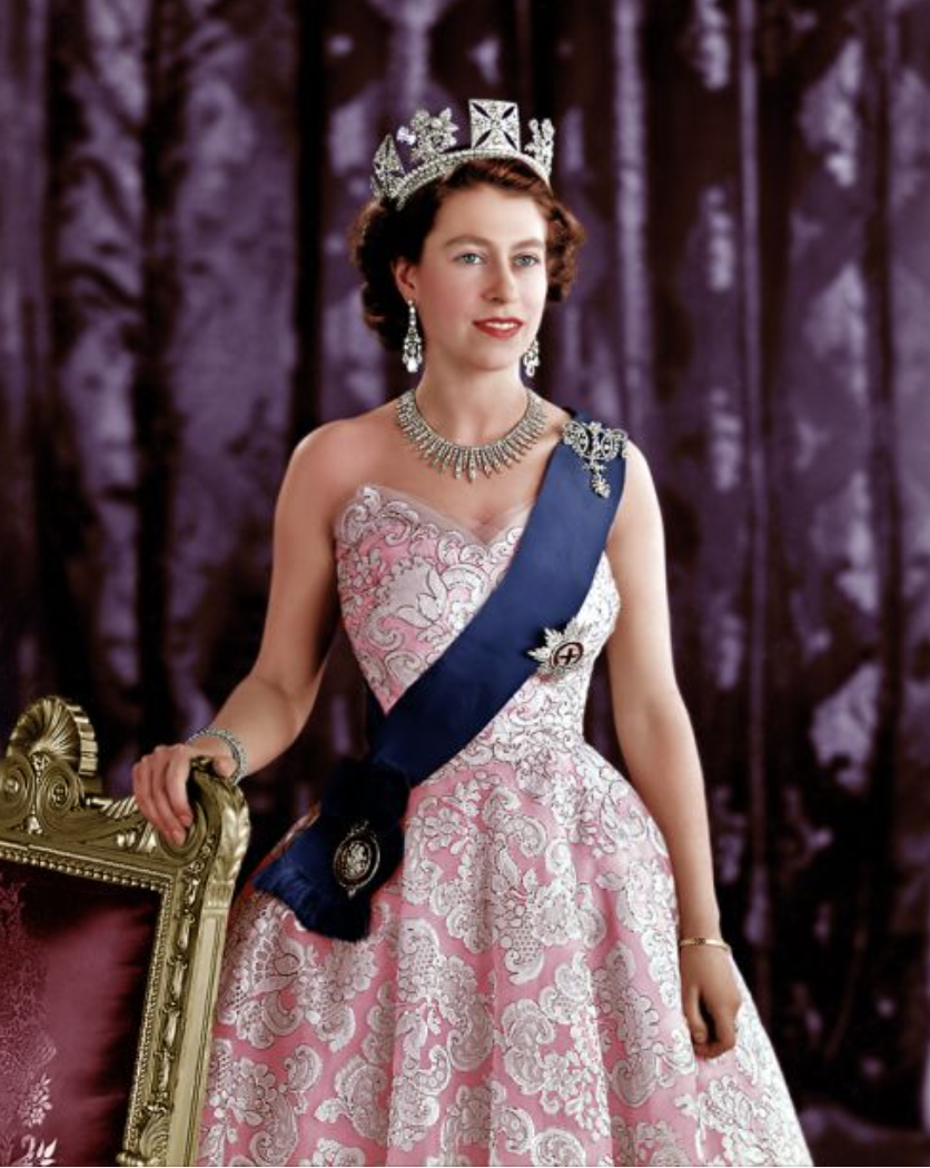 Королева 2 класс. Королева 2 класс. Ланкор королева елизавета. Елизавета 2 на престоле. Карточки по английскому одеяло.