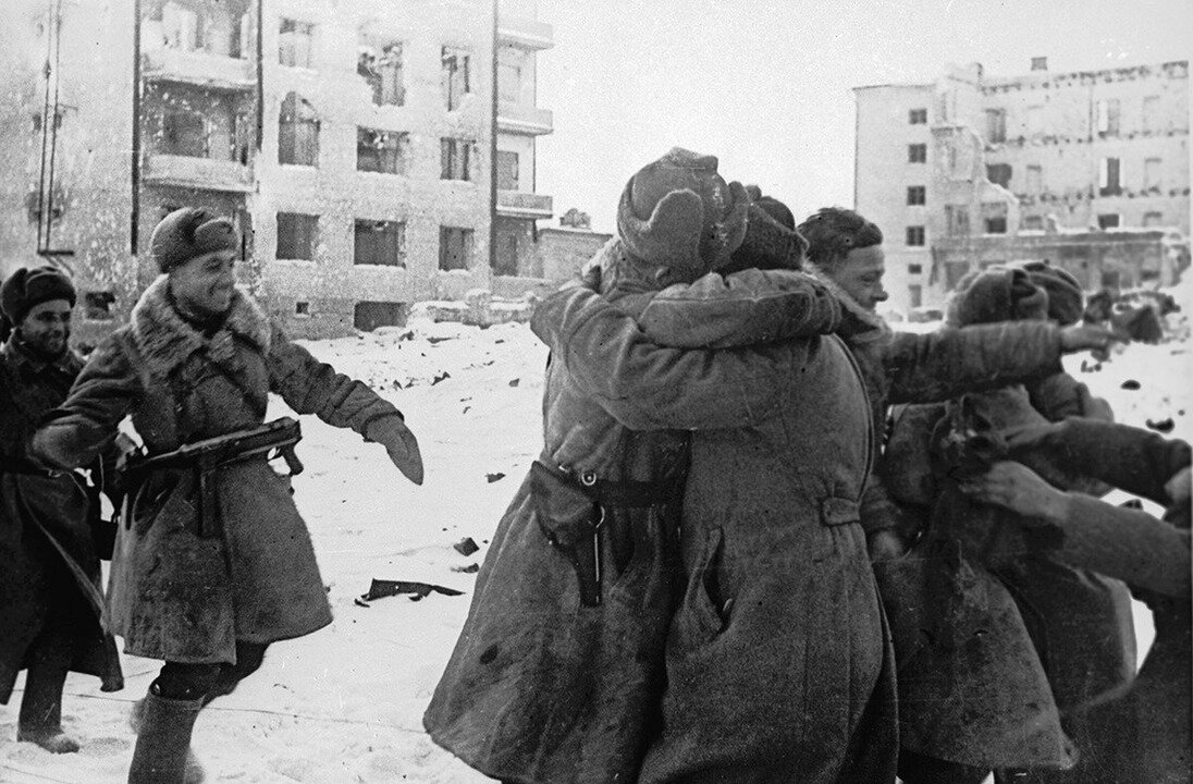 Традиции во время войны. 2 Февраля 1943 Сталинградская битва. Победа Сталинградской битвы 1943. 2 Февраля 1943 года завершилась Сталинградская битва. Победа в Сталинградской битве 2 февраля 1943 года.