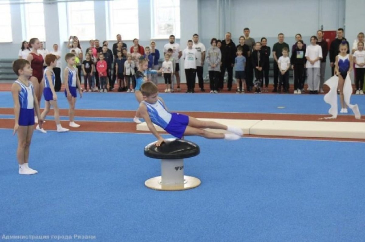    Руслан Мащенко поблагодарил Павла Малкова за манеж «Юность»