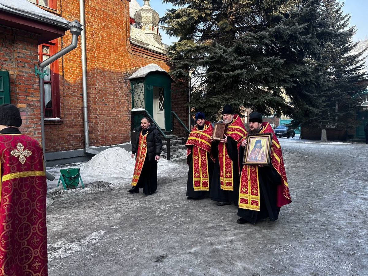 В храм Архистратига Михаила прибыли иконы св. вмч. Георгия Победоносца и  сщмч. Прокопия | Новокузнецкая Епархия | Дзен