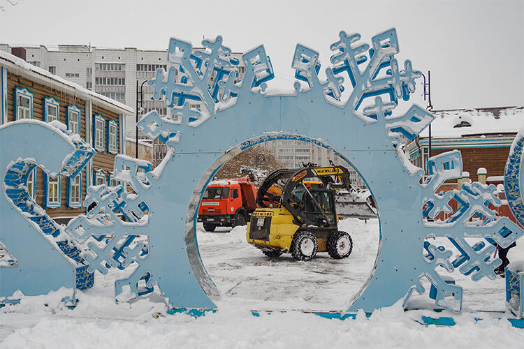    Общими усилиями с 17 января из города вывезли 430 тыс. т снега, а с начала зимы — уже почти 950 тыс. тонн
