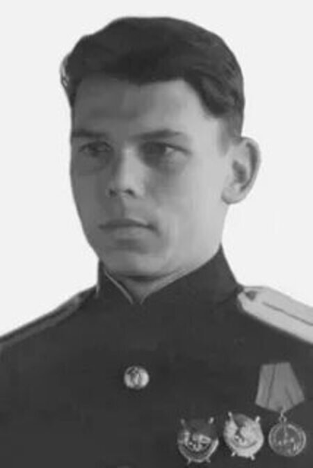 Тихо шифером шурша крыша едет не спеша. Осень милая шурши листьями вокруг. Идти не спеша. Осень осень спеши. Осень очень хороша хороша.