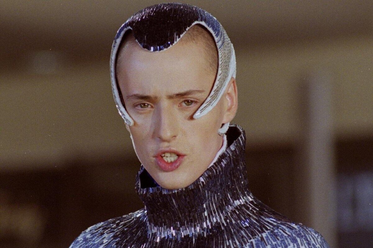 Кажется что знаю. Кажется знаешь о себе все так нет же находятся. Кажется что знаю. Иногда люди. Кажется мем.