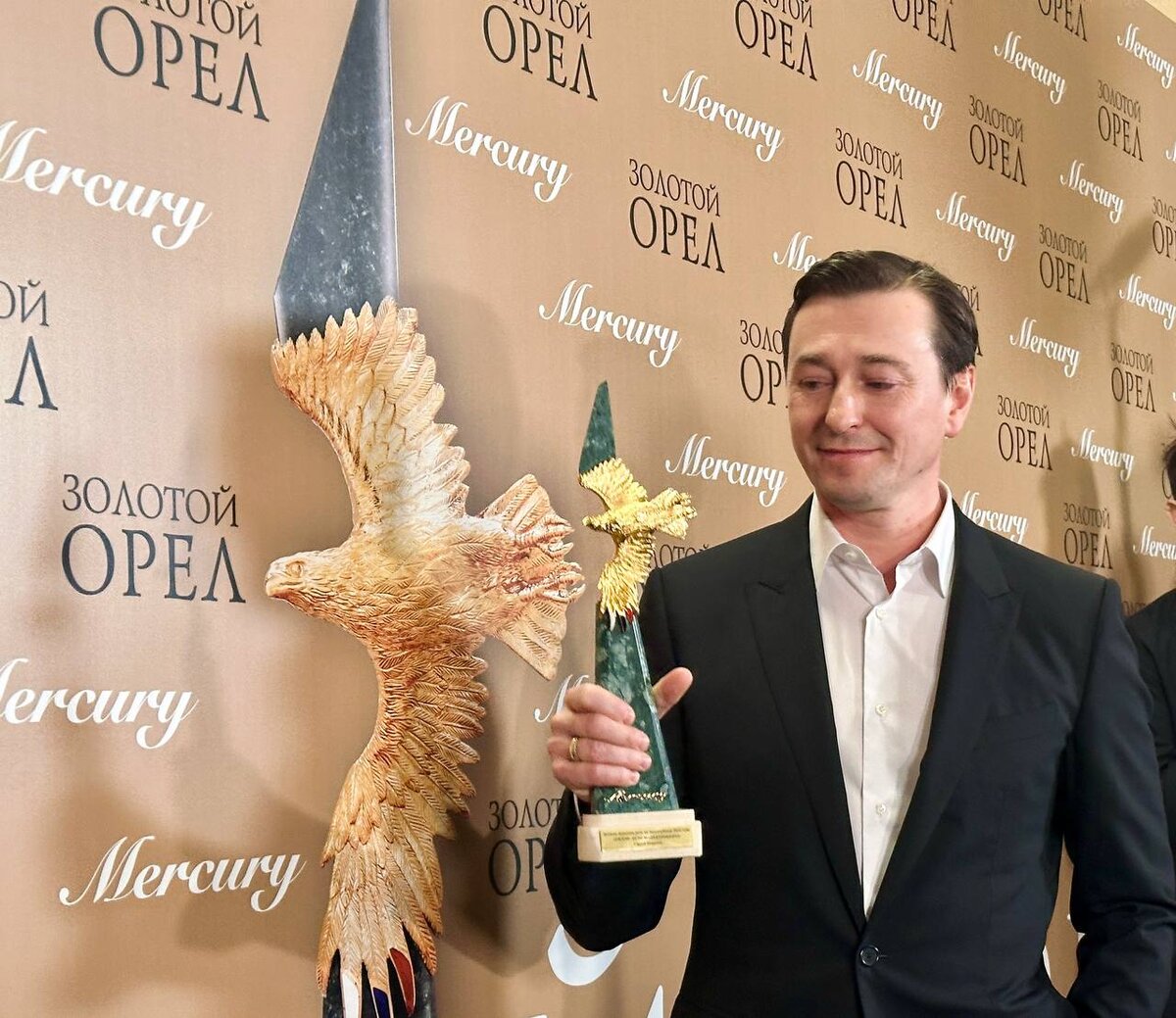 Сергей Безруков — Лучший актер на ТВ, «Бизон: Дело манекенщицы» | Telegram-канал «Еще то Кино»