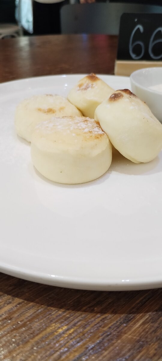 Бледненькие, маленькие, зато четыре))) кафе Утро, Ярославль. 