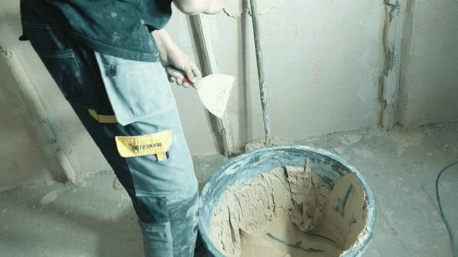 Работаем быстро, не забывая чистить края, чтобы не подветривало. 