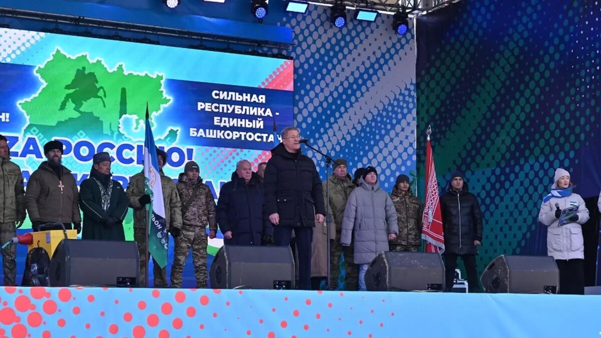     Активисты в Башкирии подают жалобу в прокуратуру и Роспотребнадзор по факту проведения в Уфе 26 января митинга-концерта в поддержку Радия Хабирова. Действующий его же Указ о коронавирусных ограничениях явно запрещает многотысячные акции. Люди требуют объяснений по поводу двойных стандартов.