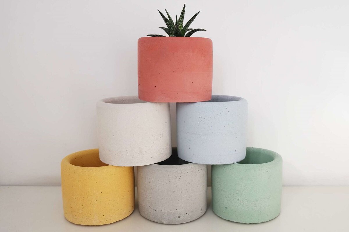 Кашпо из цементно- песчаной смеси