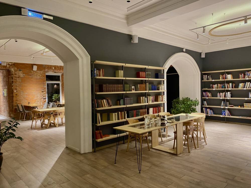 Пространство для творчества. Aura grand hall, пермь. Ресторан аура пермь куйбышева. Красивые выставки. Арт пространство пермь.