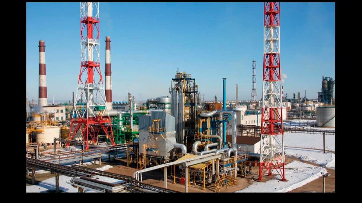    Беспилотник атаковал завод по переработке нефти в Ярославле