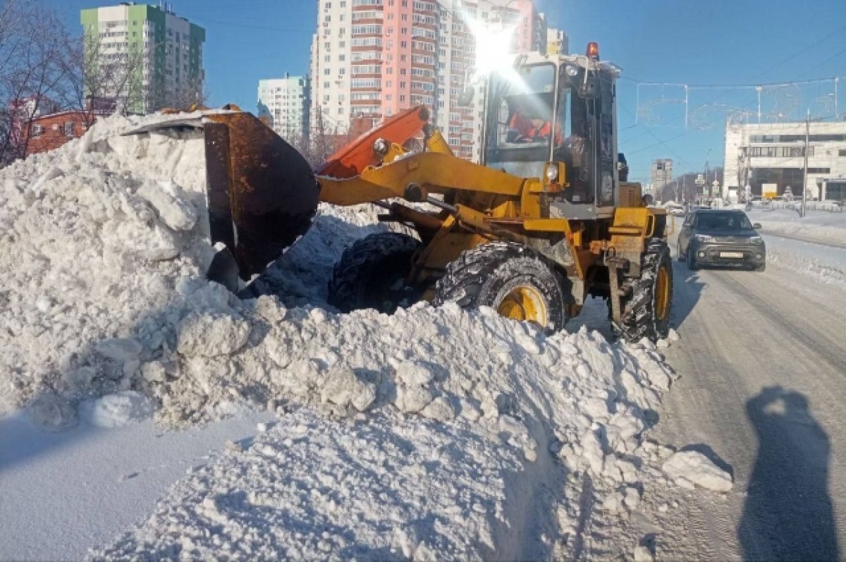 Гора снега высотой в 5 этажей нашлась в Самаре на Лунной улице | АиФ-Самара  | Дзен