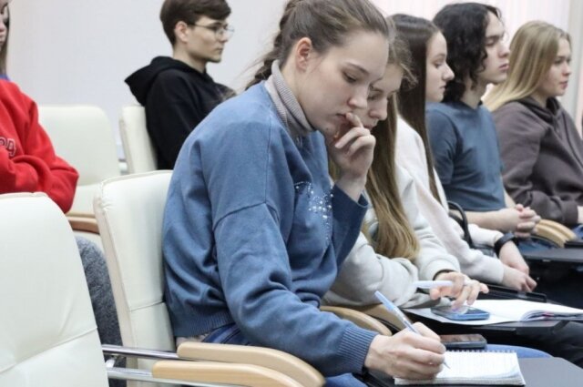    После лекции участники урока-памяти прошли тест. Фото: Администрация губернатора Пермского края