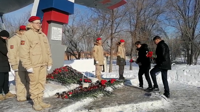    Сенатор от Оренбуржья Андрей Шевченко возложил цветы в память о погибших летчиках Кристина Просвиркина