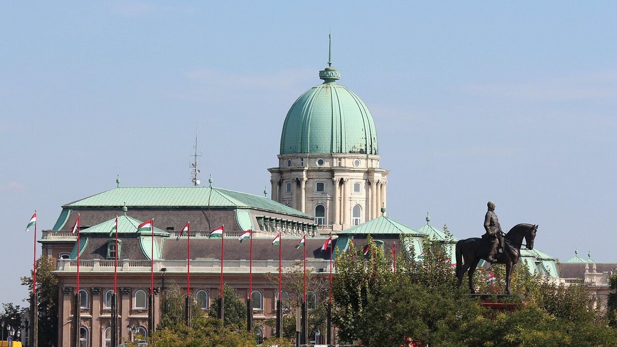    Будапешт, ВенгрияCC BY-SA 2.0 / Hungarian Snow / flag line