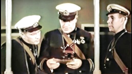 Молодой моряк автор. Книжка для детей про моряков. Увольнение на берег фильм 1962. Лев прыгунов увольнение на берег. Молодой матрос.