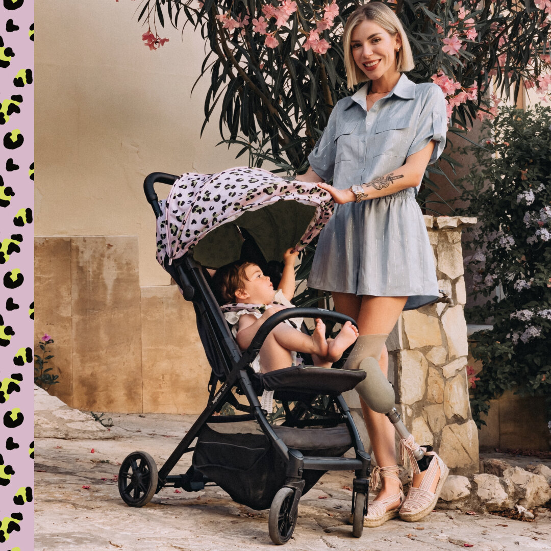 Nina Rima с дочкой и коляской Quid 2 Animalier Pink