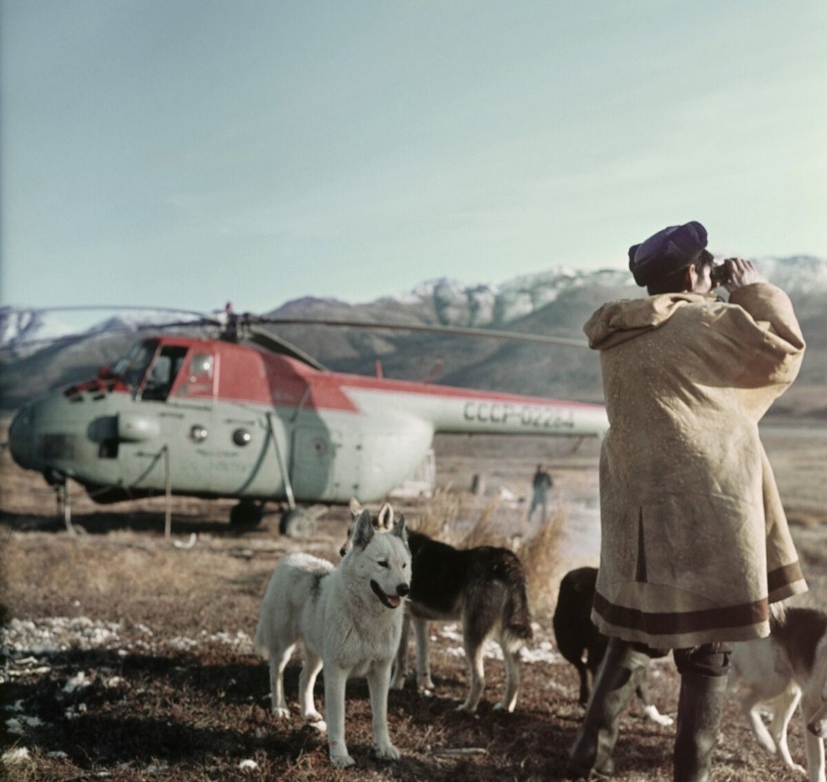 Ми-4 СССР-02284 Чукотский автономный округ, 10 апреля 1968 года. Фотография © Б. Коробейников