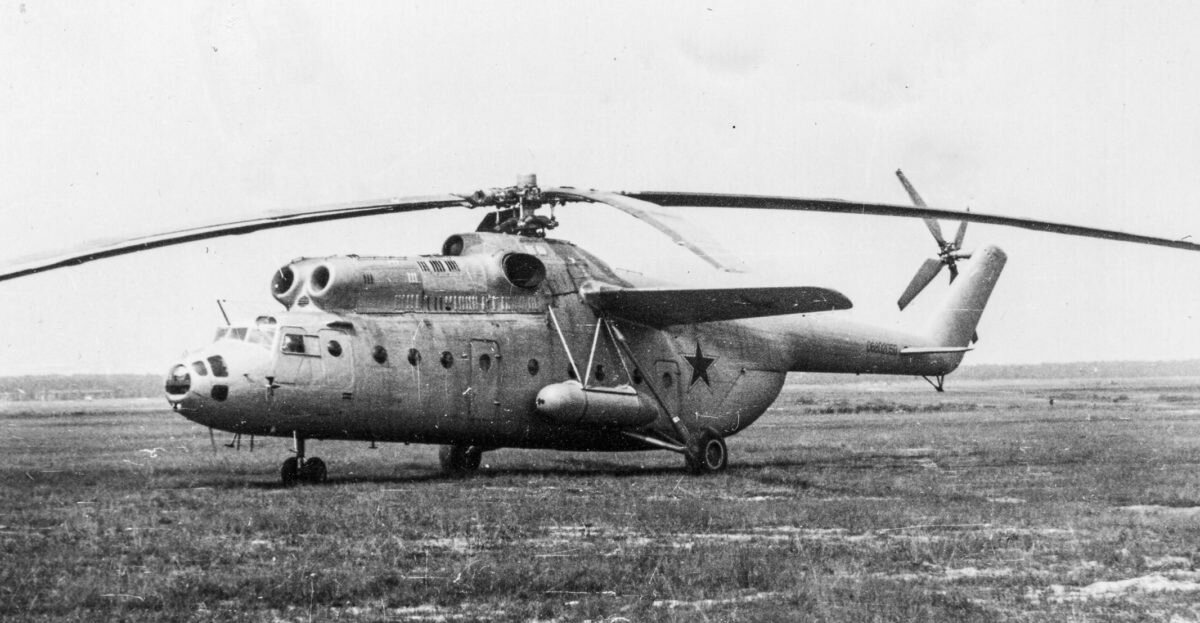 Ми-6 б/н «87 красный», Московская область, Чкаловская, НИИ ВВС, 1963 год. Фотография © Архив Н.В. Якубовича