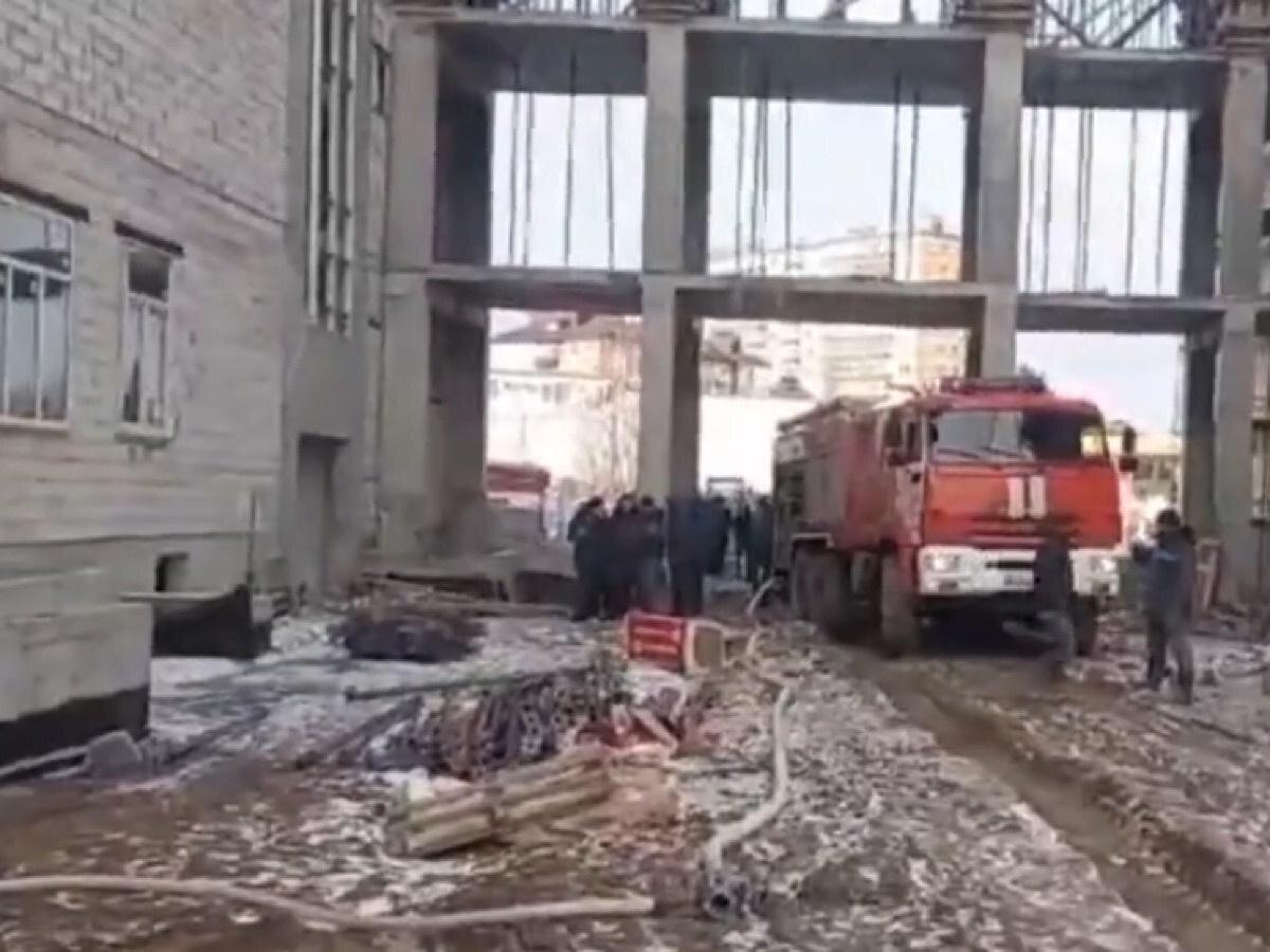 Окурок на прозрачном фоне. Бычок окурок. Не тушить окурки о ведро объявление. Окурок. Сигарета на полу.