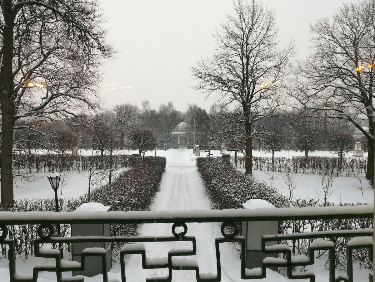 Вид из окна второго этажа