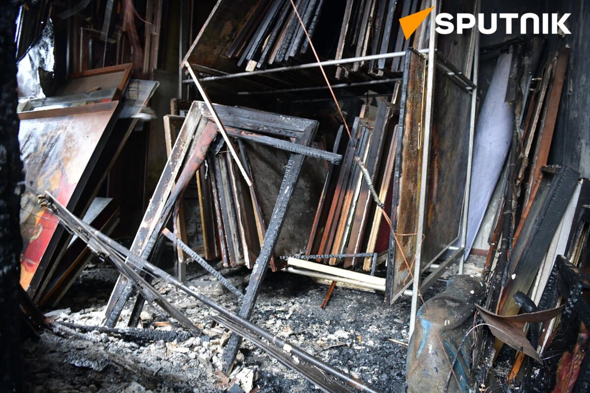 Когда в военной истории россии опасность представляла свинья?. Острые предметы безопасность для детей. Доклад на тему опасные места. Домашние опасности презентация. Какие опасности подстерегают на дороге.