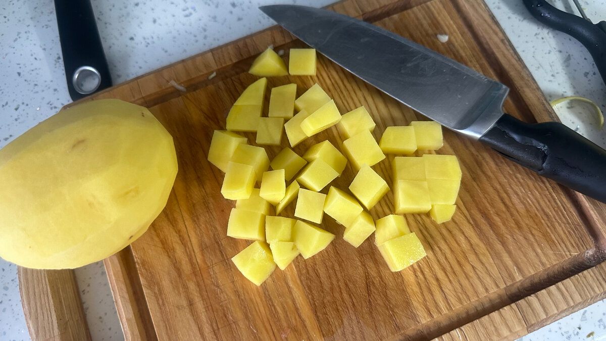 картофельные котлеты. картофельным без начинки. картофельным без начинки. мини пирожки. пирожок с картошкой с начинкой.