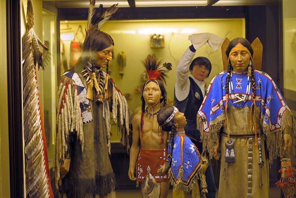 Испано индейские метисы. Индеец женского рода. Волк с индейцем фото. Аманда эдкинс индеец скво. Жена индейца.