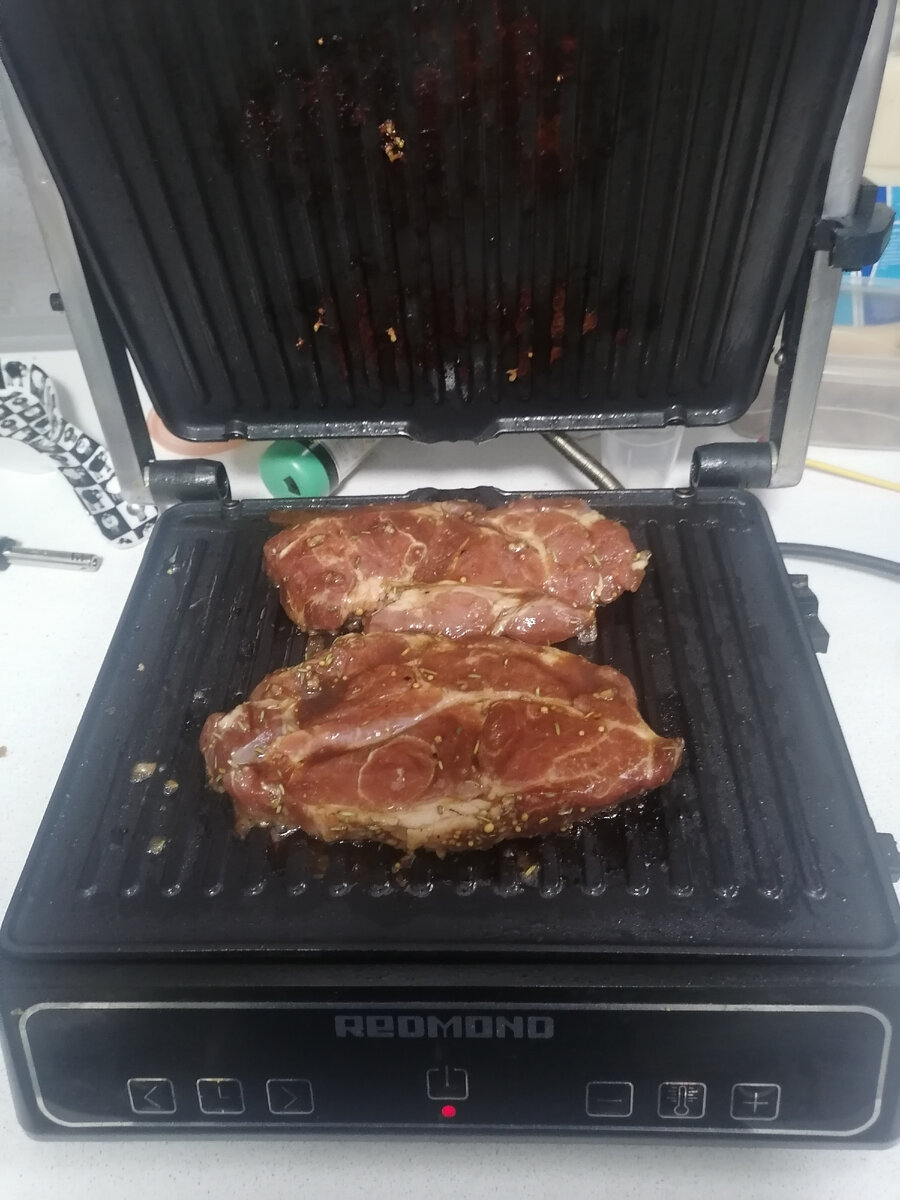 🥩СТЕЙК ИЗ СВИНИНЫ НА ЭЛЕКТРОГРИЛИ С ОВОЩАМИ🍆 | Пальчики оближешь! | Дзен