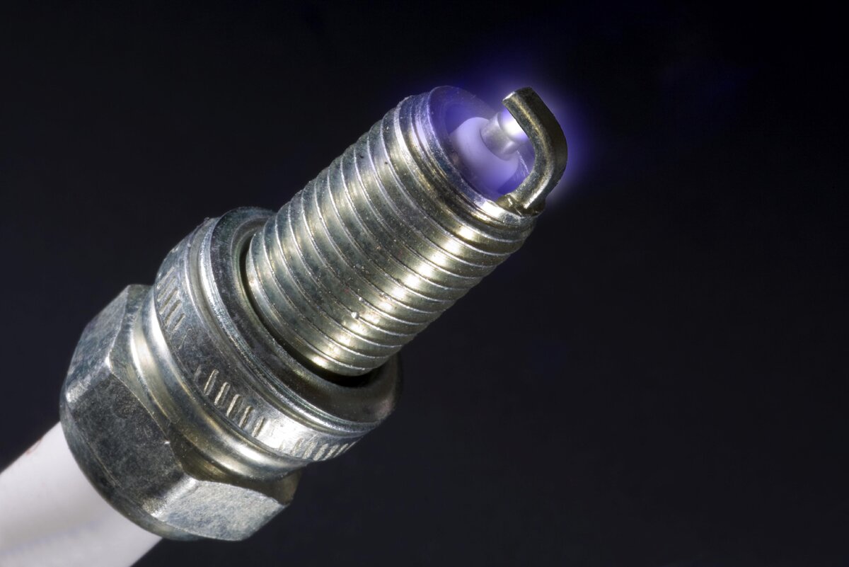 Spark plug cm-6. свеча зажигания двс. свеча зажигания двс. свечи зажигания неисправности. свеча зажигания.