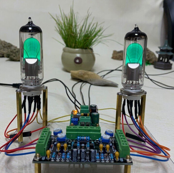 Diy идеи. Diy для комнаты. Светильник из балясины. Diy designer. Румбокс diy mini house "таунхаус".