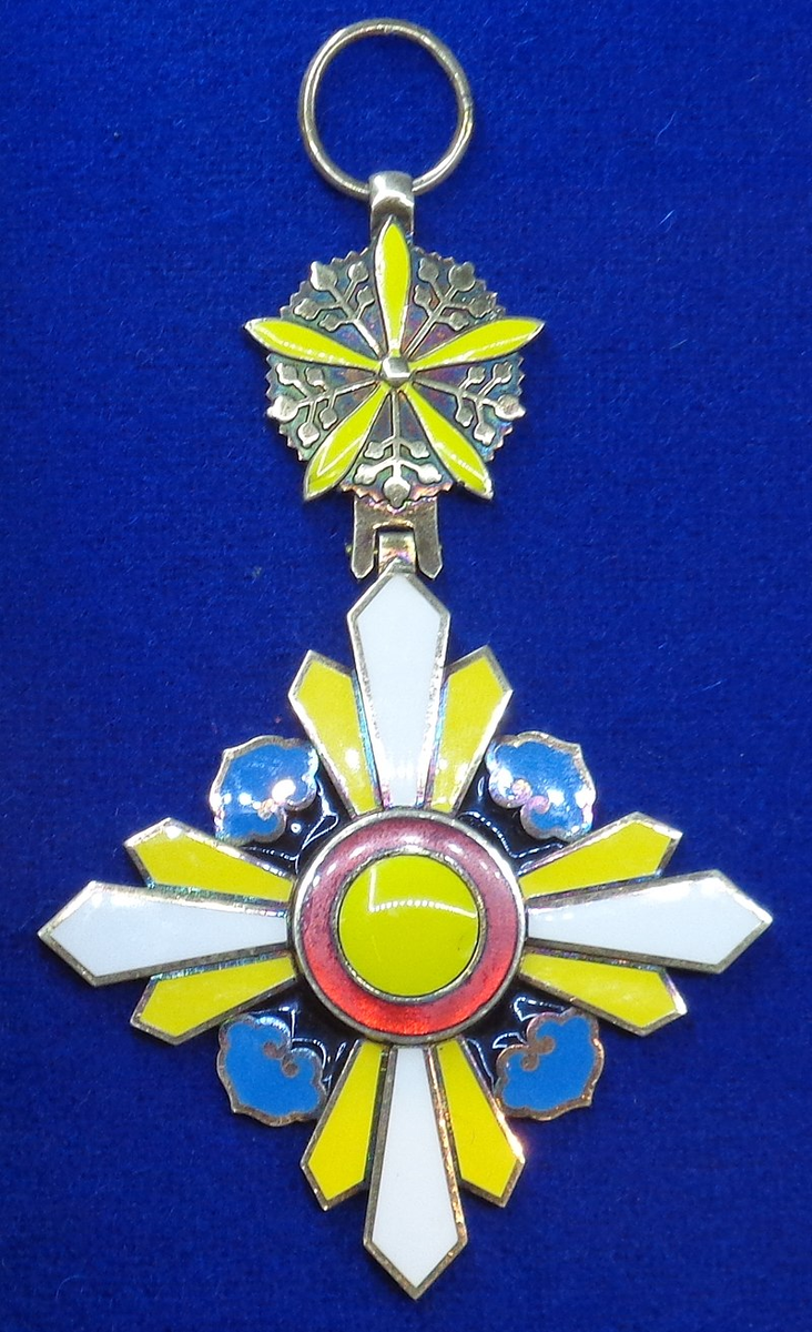 Знак Большой ленты ордена Благоприятных облаков