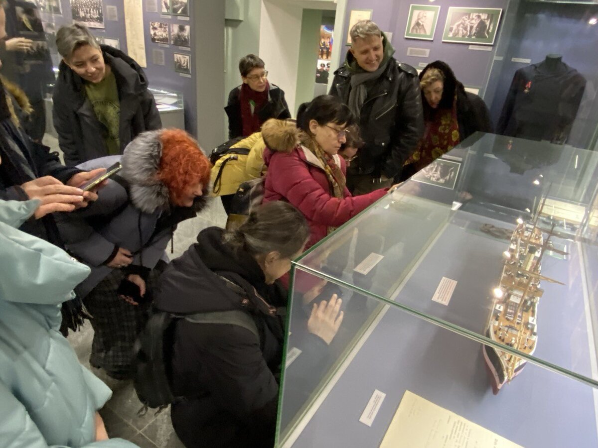 Цитаты про предателей. Мужчина предатель. Друзья которые предали. Постоянный преданный. Постоянный преданный.