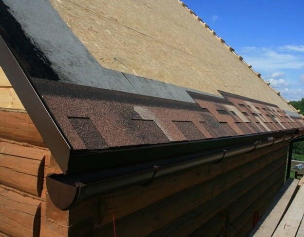 Крепление цементно песчаной черепицы. Ендова браас. Монтаж крыши. Черепица браас пирог кровли. Монтаж цен черепица.