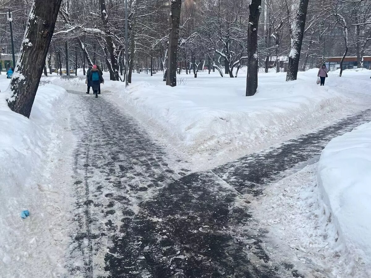 Куда жаловаться, если во дворе плохо убирают снег | НОВЫЕ ИЗВЕСТИЯ | Дзен