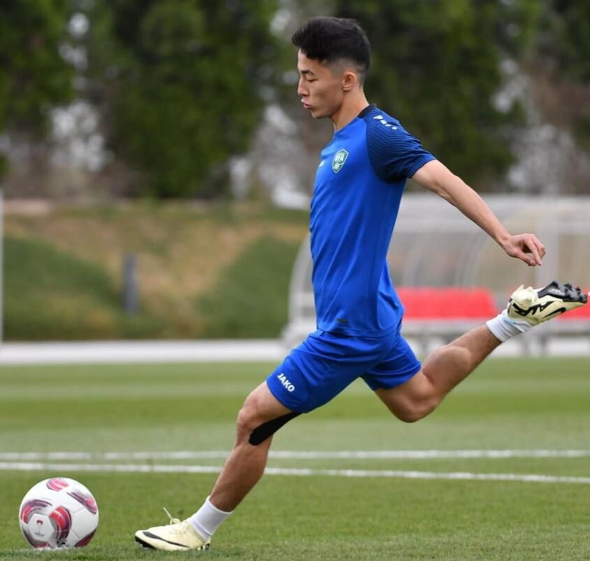 Chinalovecupid com. Красивые азиатки. Korean woman barefoot. Красивые азиатки в купальниках. Красивые китаянки.