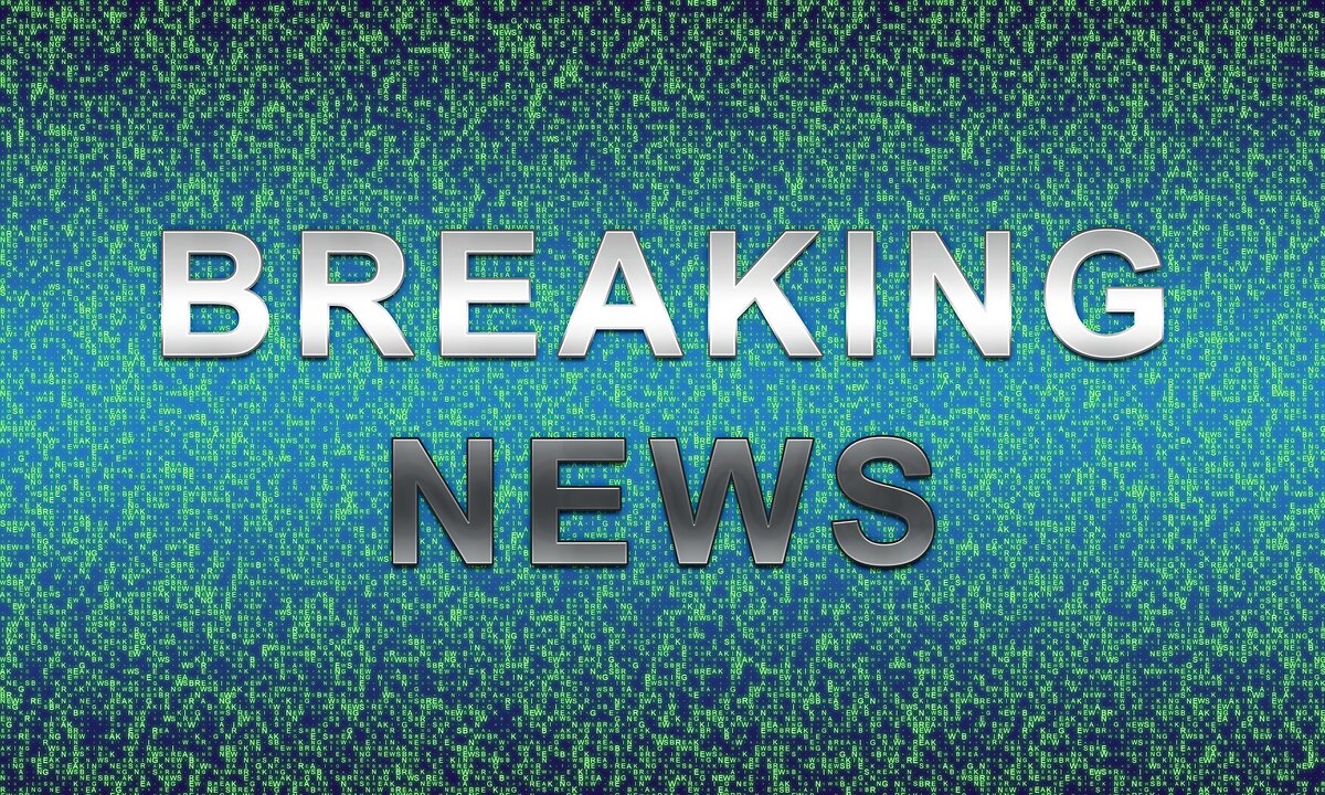 девушка ест кашляет. разъярённый мужчина. довольно неприятный. довольно неприятный. мемы про пубертатный период.