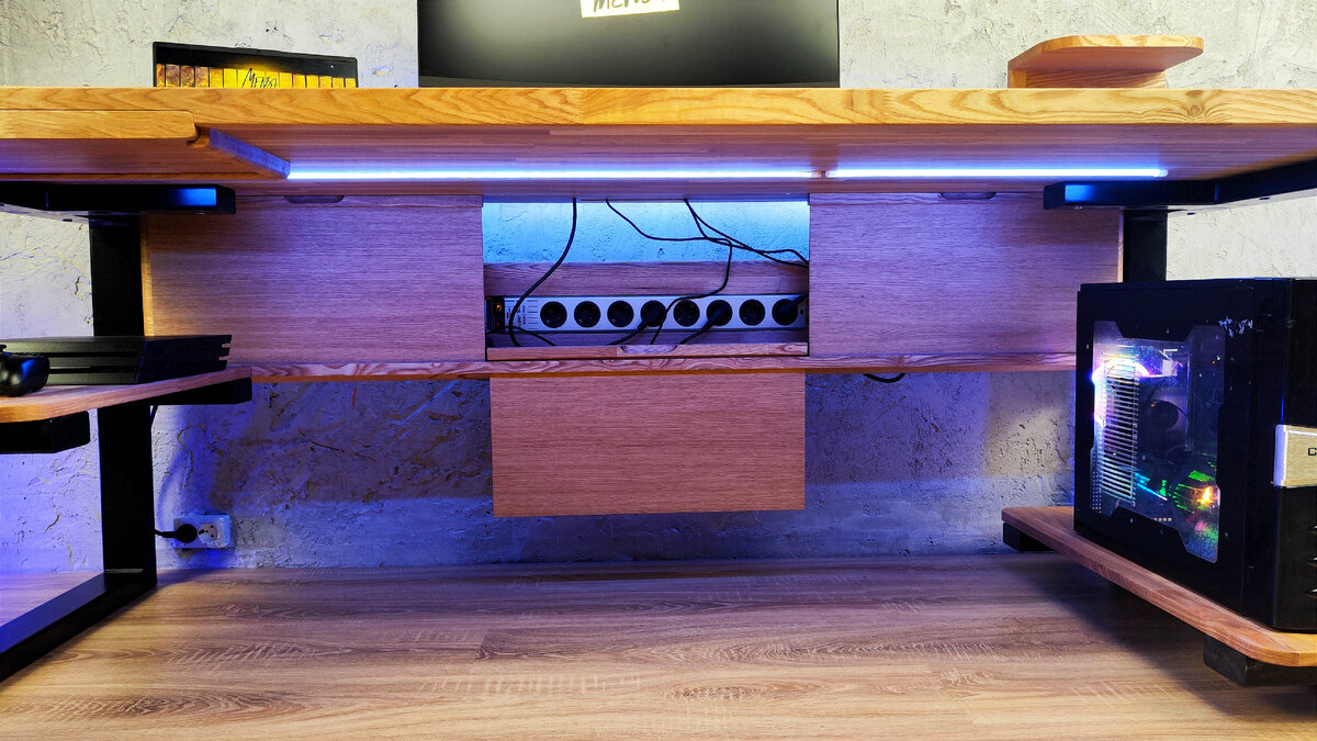 Скрытый кабель менеджмент в умном столе по индивидуальному заказу